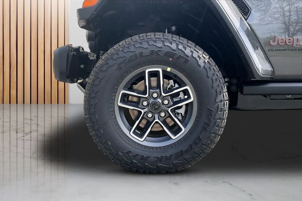 New 2026 Granite Crystal Metallic Clear-Coat Exterior Paint Jeep Mojave image 30