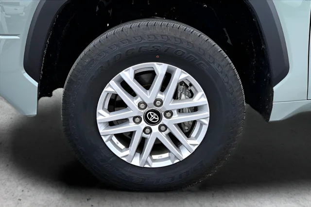 Used 2025  Toyota SR5 image 29