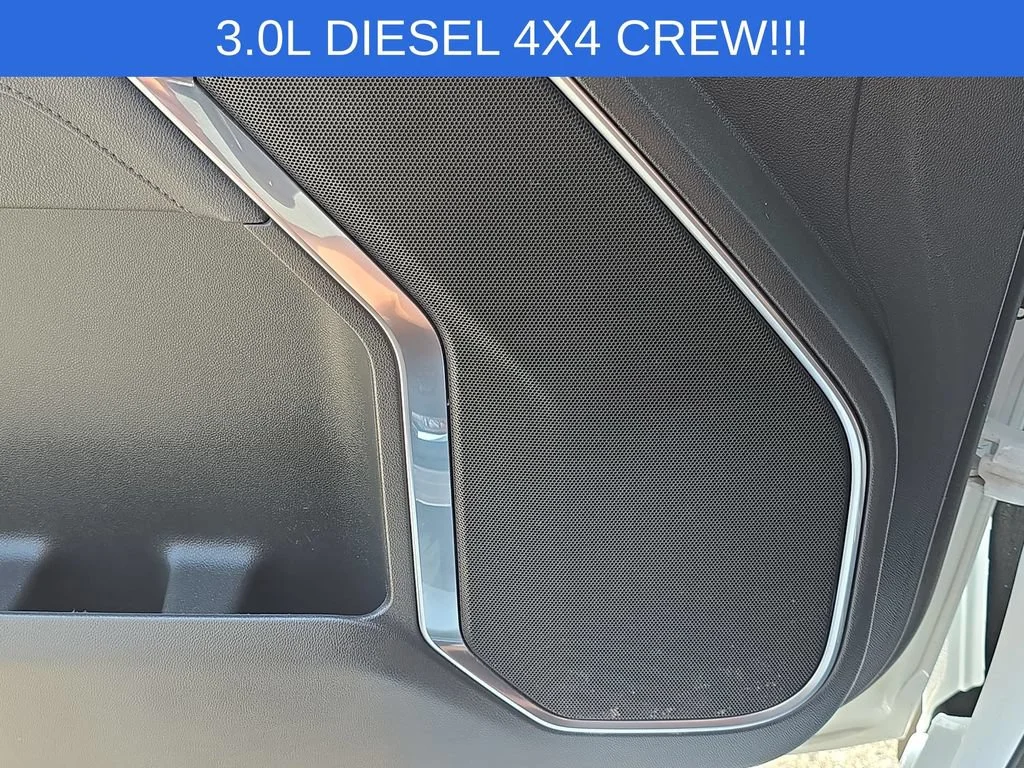 Used 2025 Summit White Chevrolet RST image 25