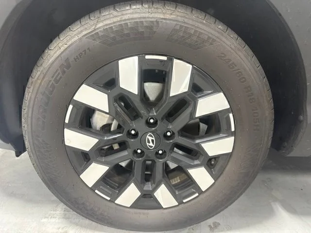 Used 2025 Black Hyundai SEL image 11