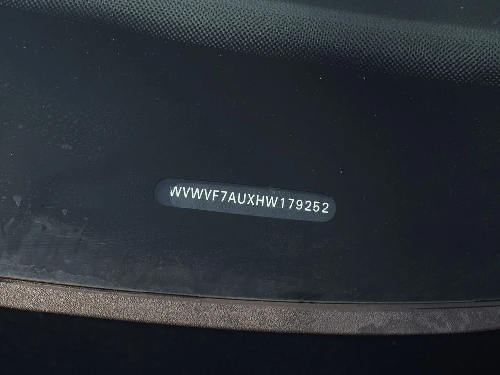 Used 2017  Volkswagen Base image 29