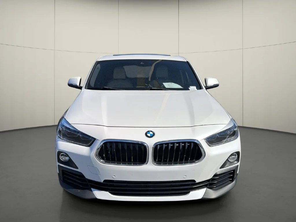 Used 2019  BMW sDrive28i image 2