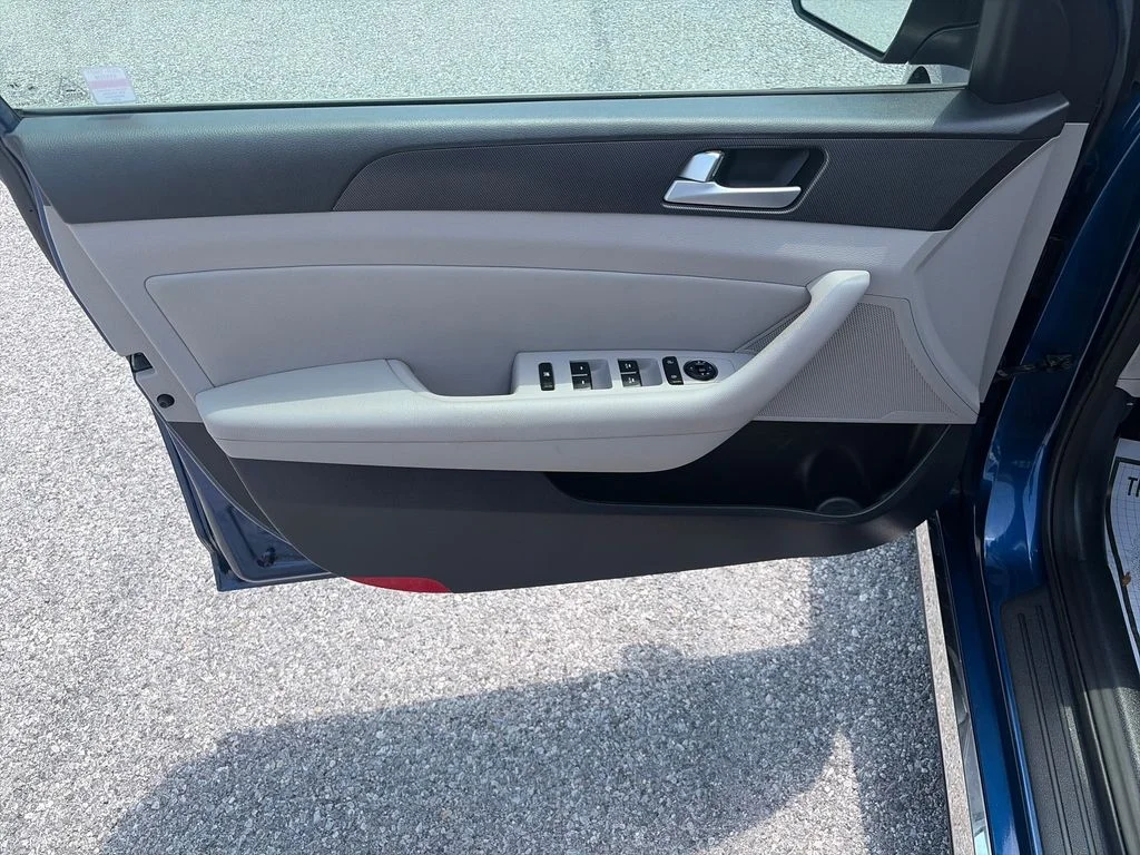 Used 2015 Blue Hyundai Sport image 11