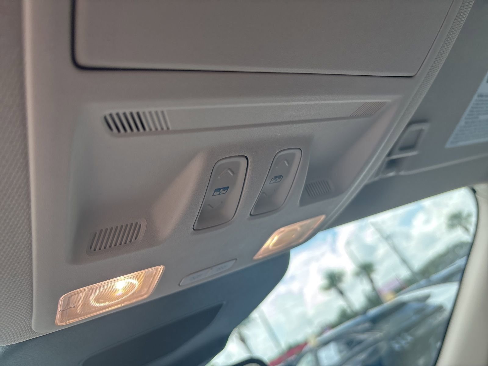 Used 2020 Blue Metallic Ford Titanium image 5