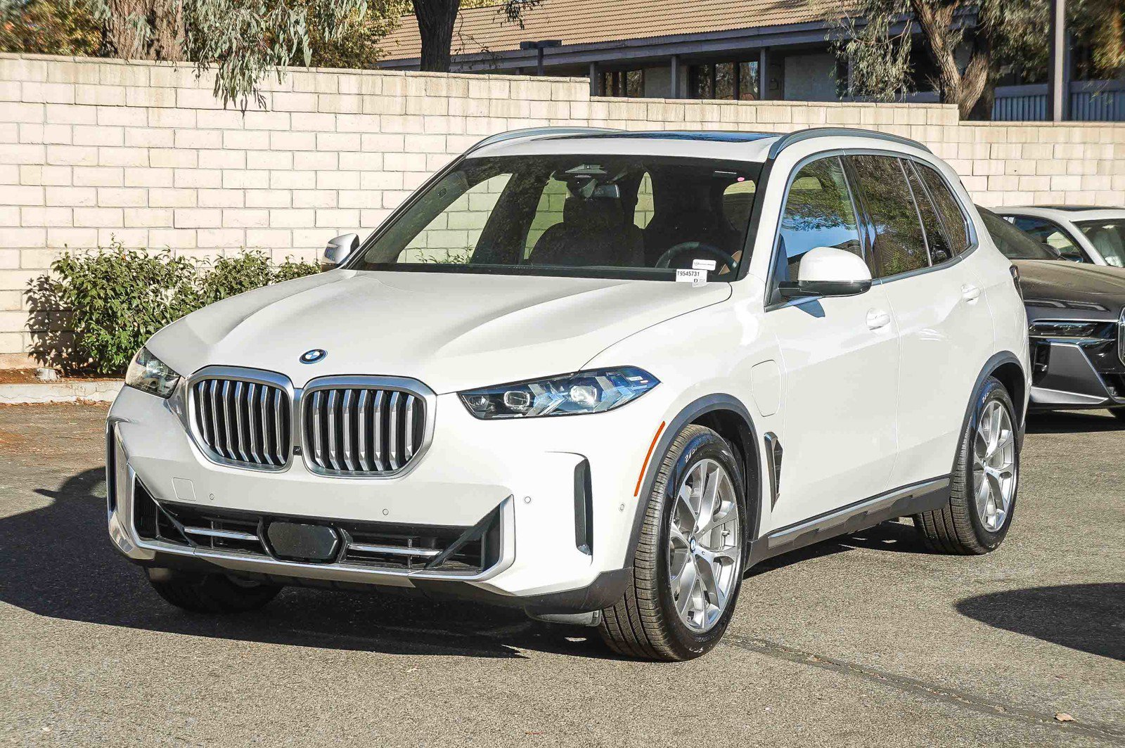 New 2026 Mineral White Metallic BMW xDrive50e image 3