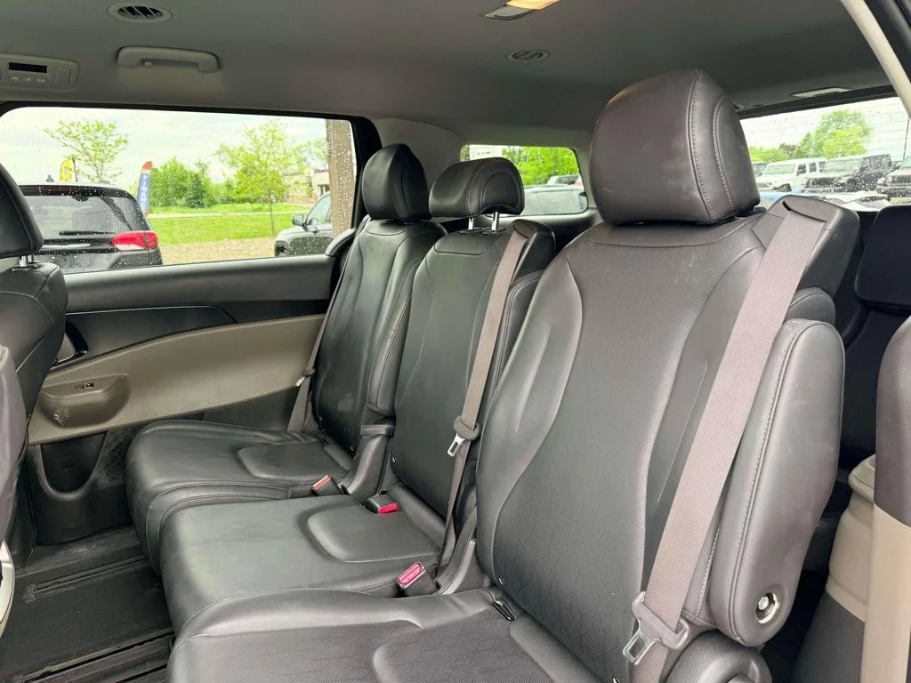 Used 2025 Gray Kia LXS image 10