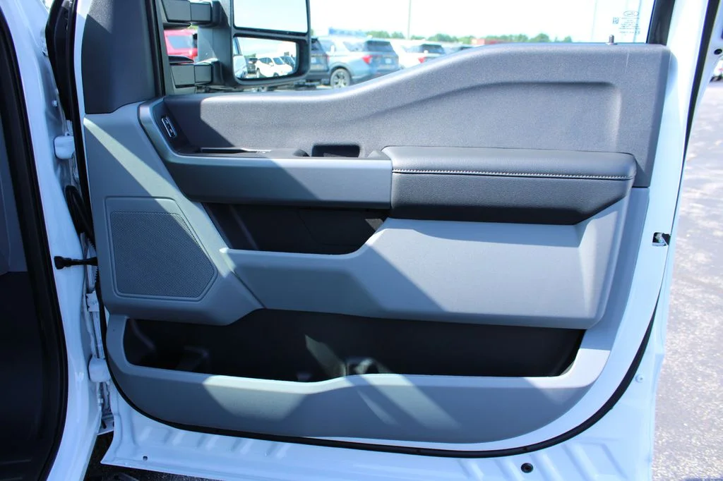 New 2026 Oxford White Ford F-350® XL image 17