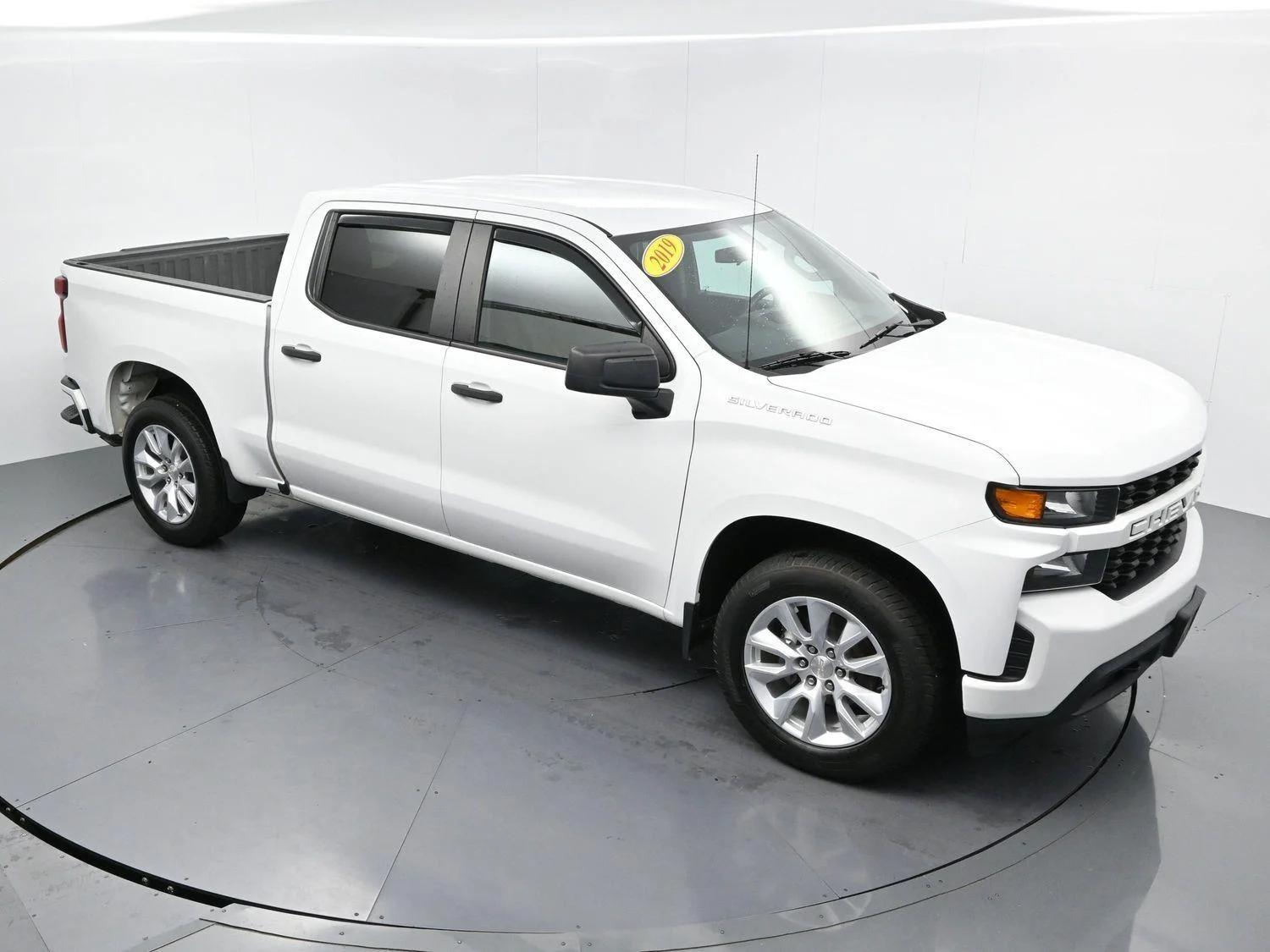 Used 2019 SUMMIT WHITE Chevrolet Custom image 32