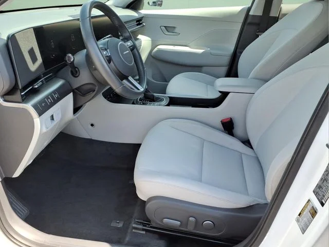 Used 2025 White Hyundai SEL image 19
