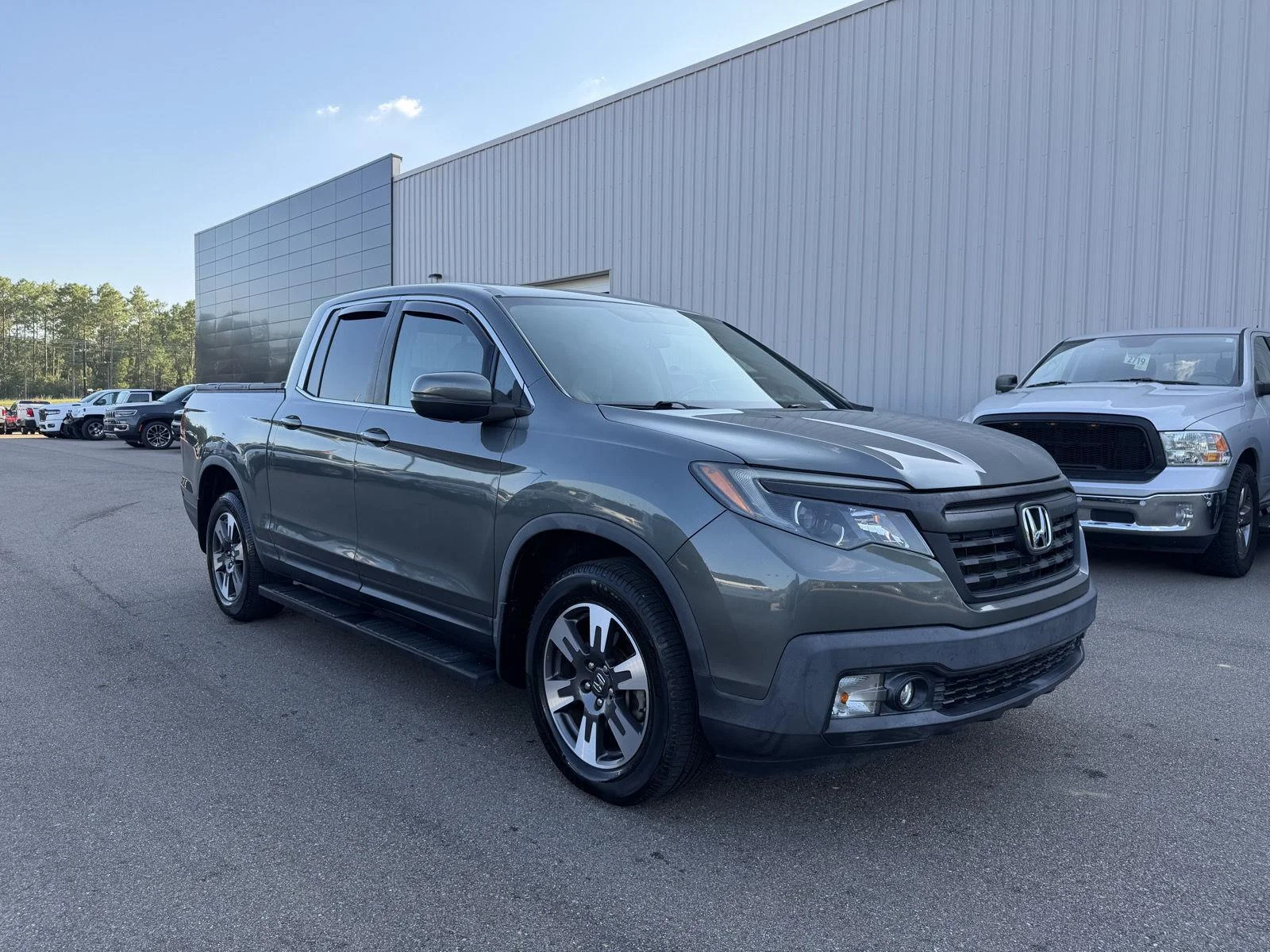 Used 2019 Forest Mist Metallic Honda RTL image 3