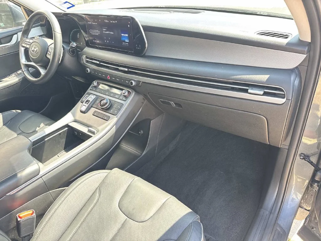 Used 2025 Gray Hyundai SEL image 26