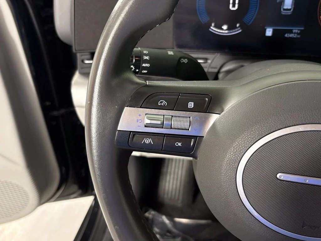 Used 2024 Black Hyundai SEL image 20