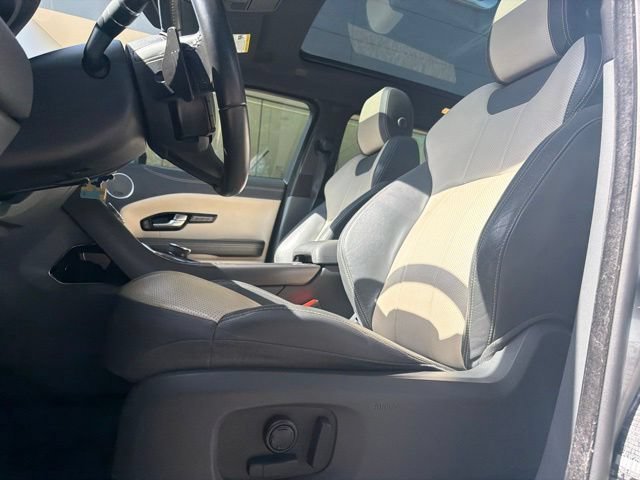Used 2019 Silver Land Rover SE image 5