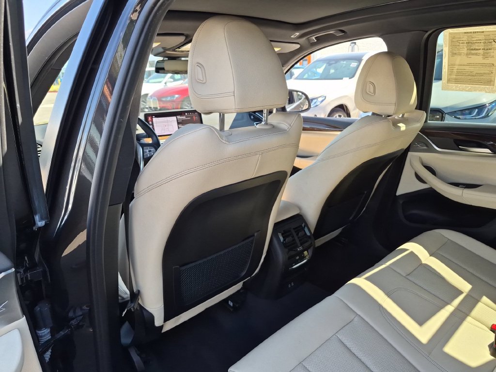 Used 2023 Gray BMW xDrive30i image 12