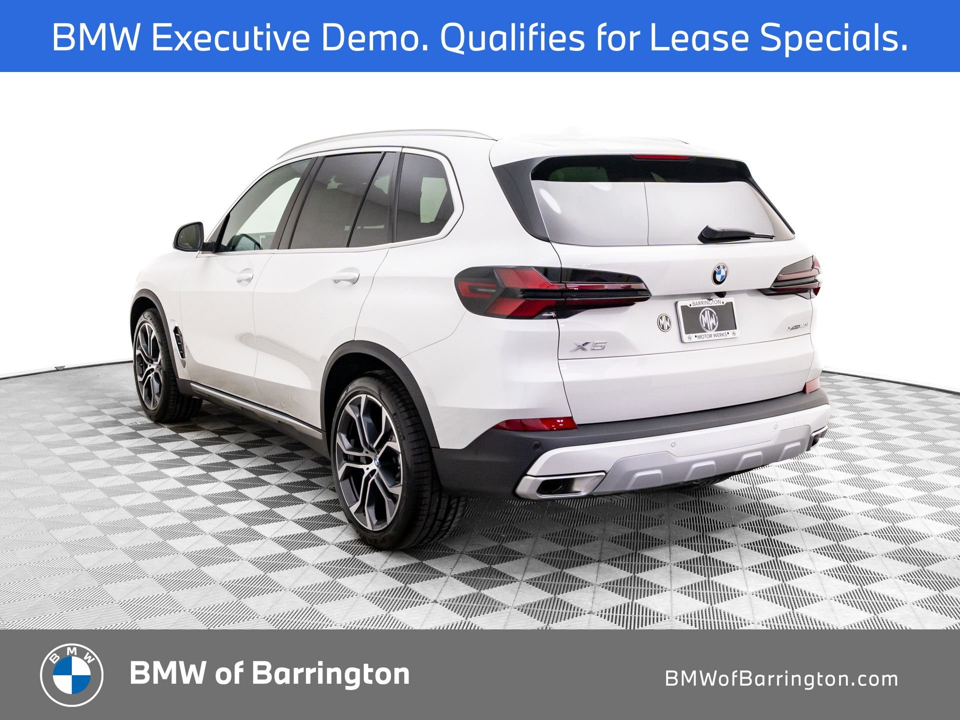 New 2026 Mineral White Metallic BMW xDrive40i image 3