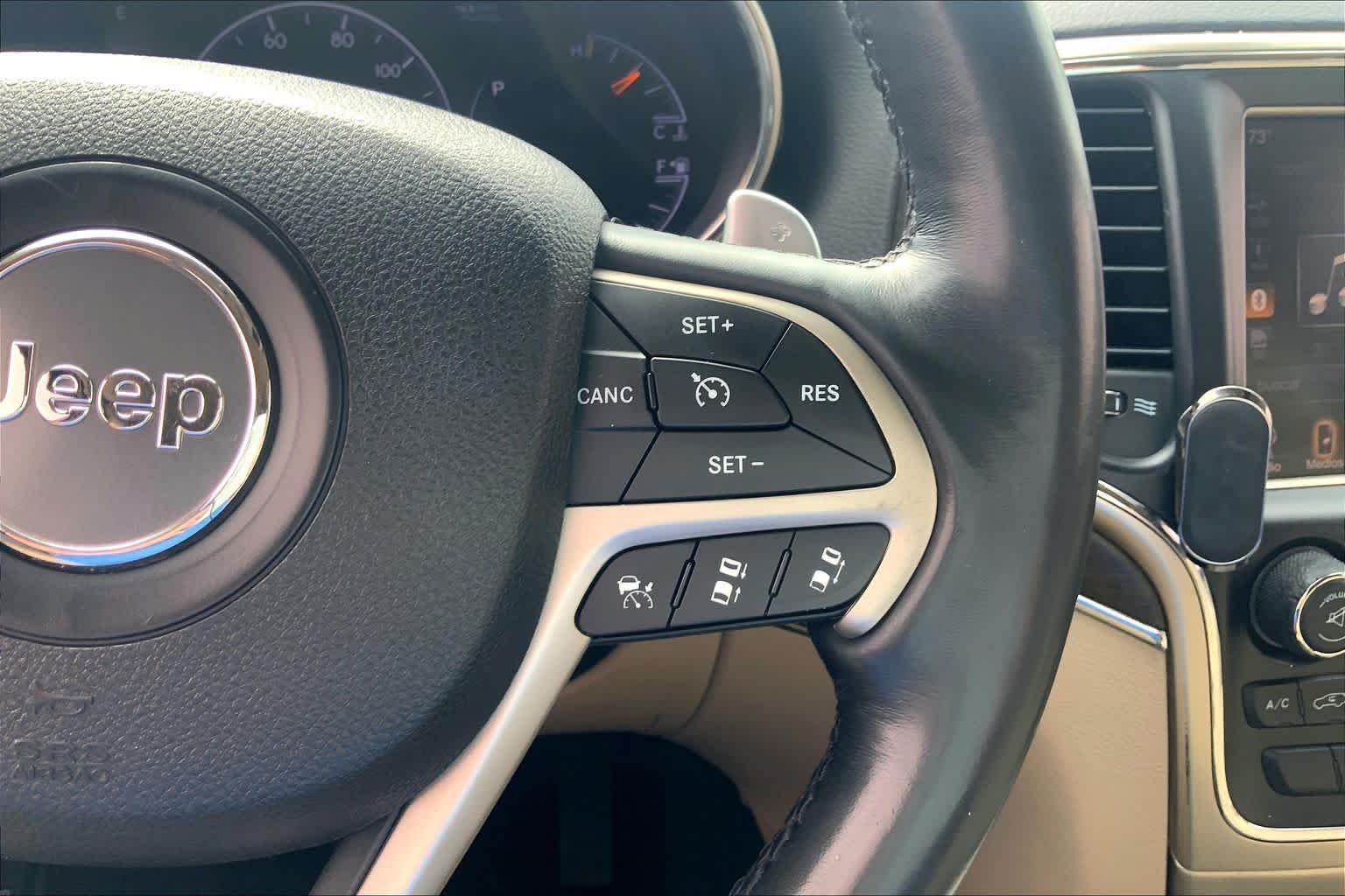 Used 2015 Bright White Clearcoat Jeep Limited image 24