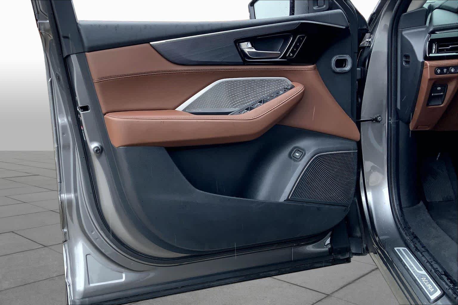 Used 2023 Liquid Carbon Metallic Acura w/Advance Package image 21