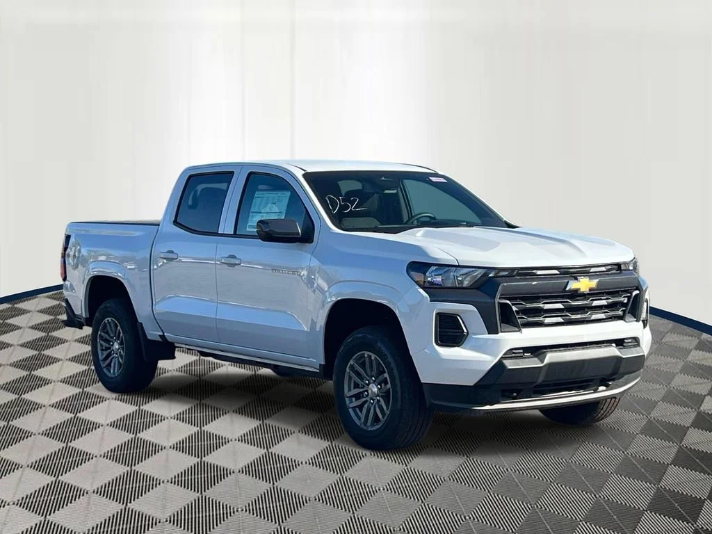 New 2026 Summit White Chevrolet LT image 7