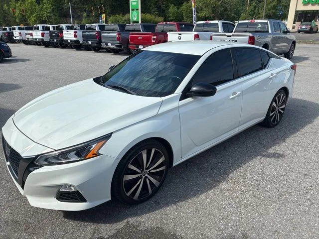 Used 2019 White Nissan 2.5 SR image 3