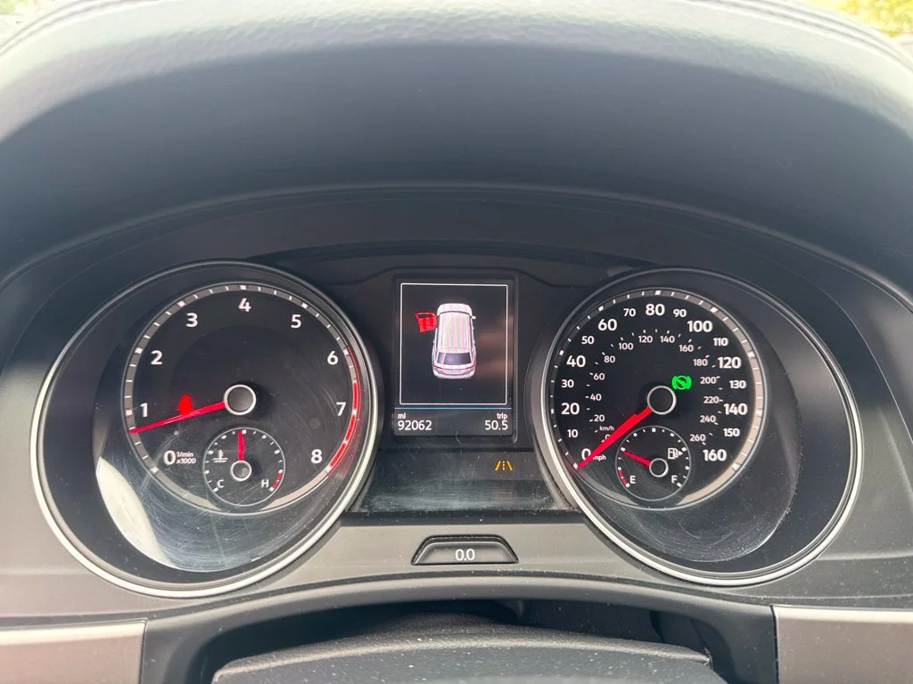 Used 2018 Black Volkswagen 3.6L V6 SE image 7
