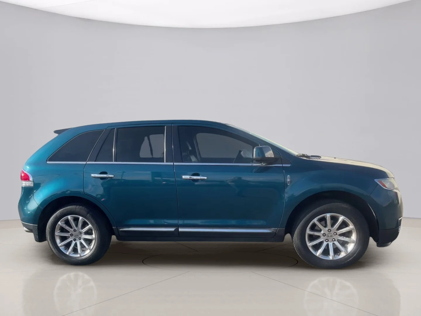 Used 2011 Blue Lincoln AWD image 7