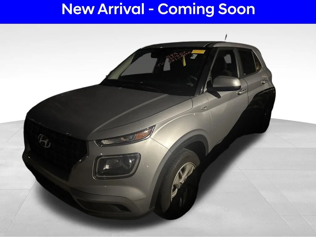 Used 2025 Silver Hyundai SE image 1