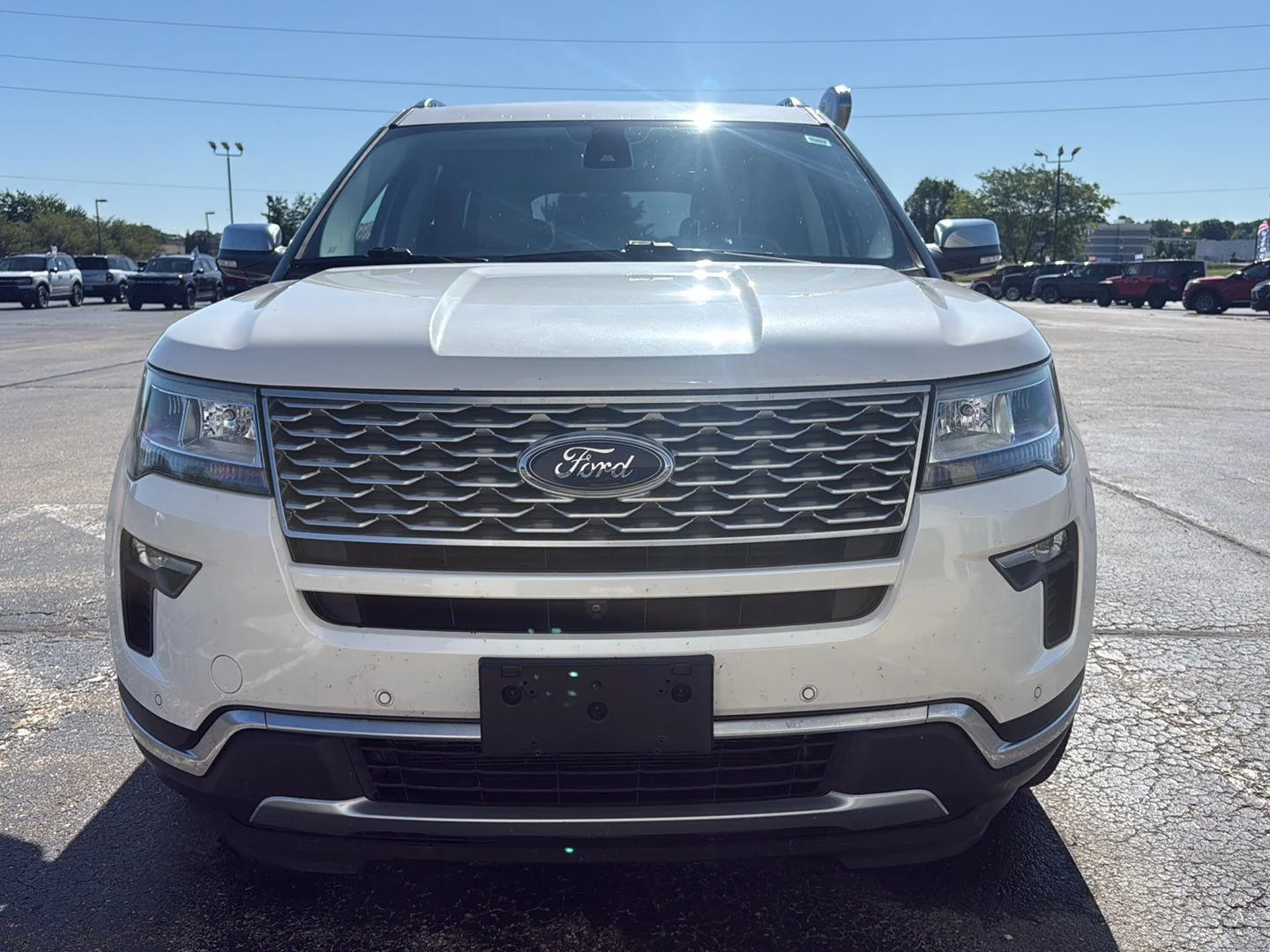 Used 2019 White Platinum Tri-Coat Metallic Ford Platinum image 13