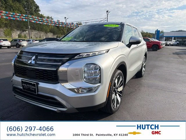 Used 2025 Silver Mitsubishi SE image 1