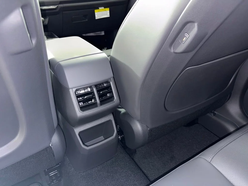 New 2027 Snow White Pearl Kia SX X -Line image 12