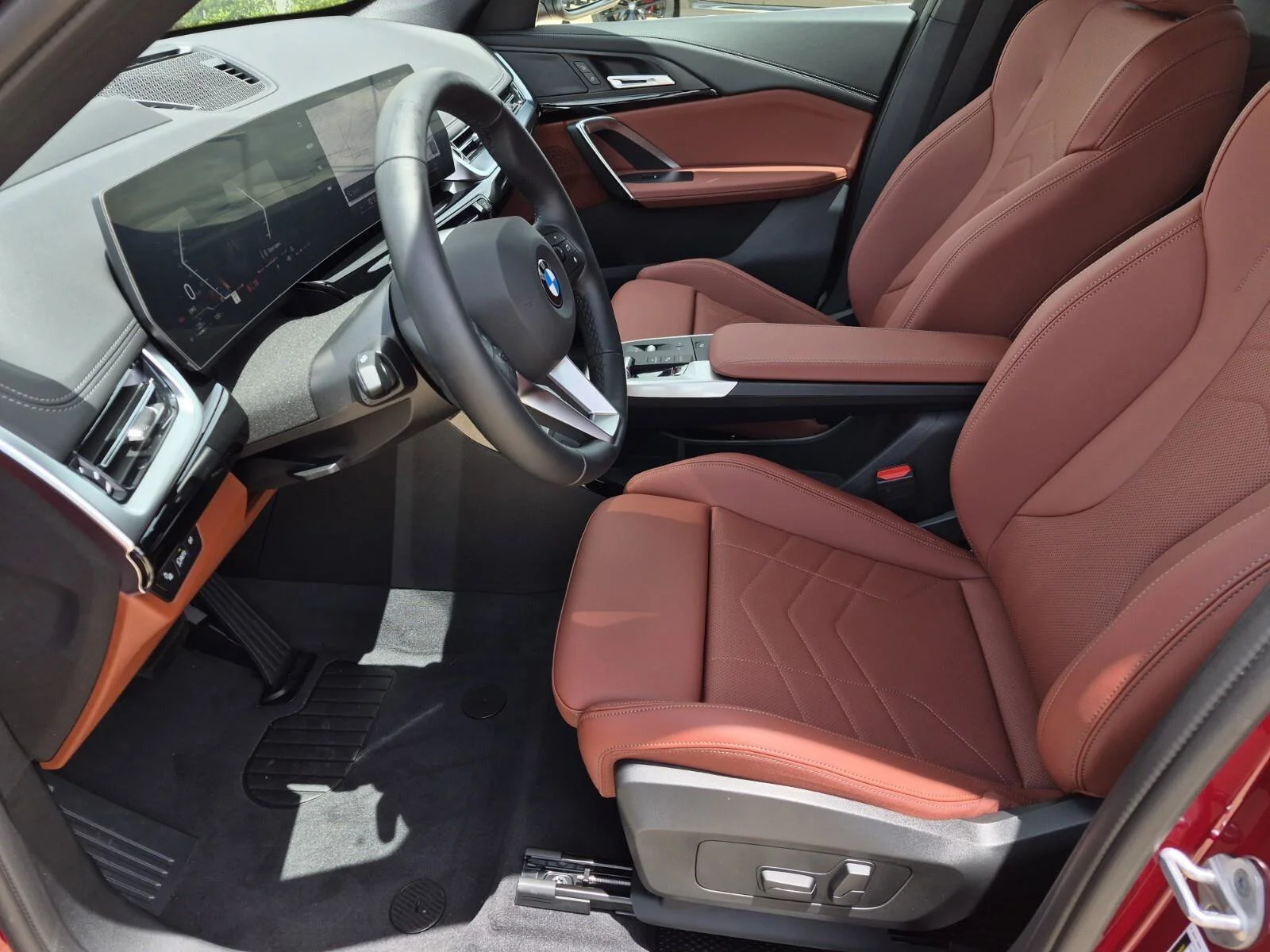 New 2026 Vegas Red Metallic BMW xDrive28i image 11