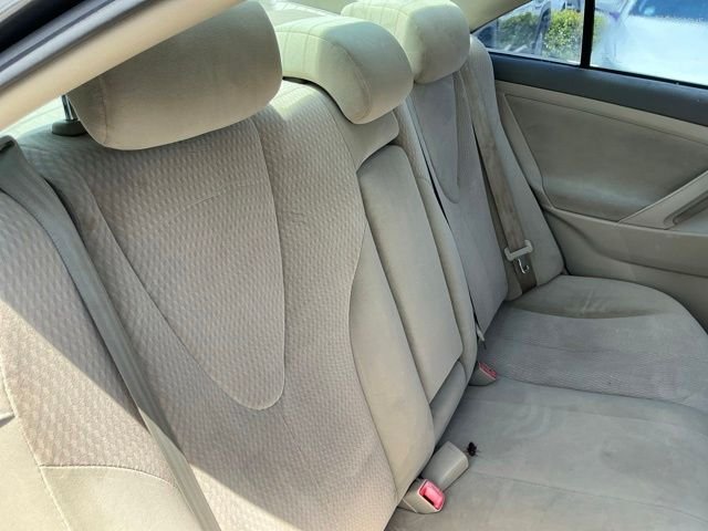 Used 2011 Gray Toyota LE image 23