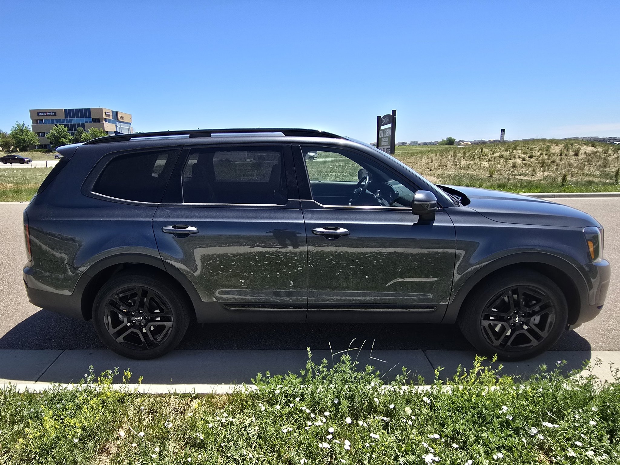 Used 2024 Gravity Gray Kia EX X-Line image 6