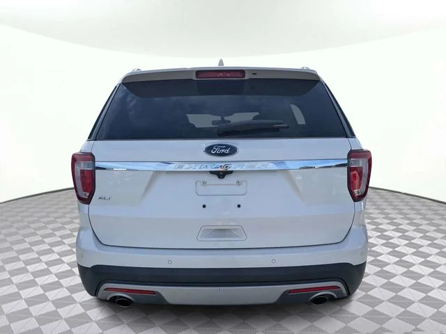 Used 2017 White Ford XLT image 3