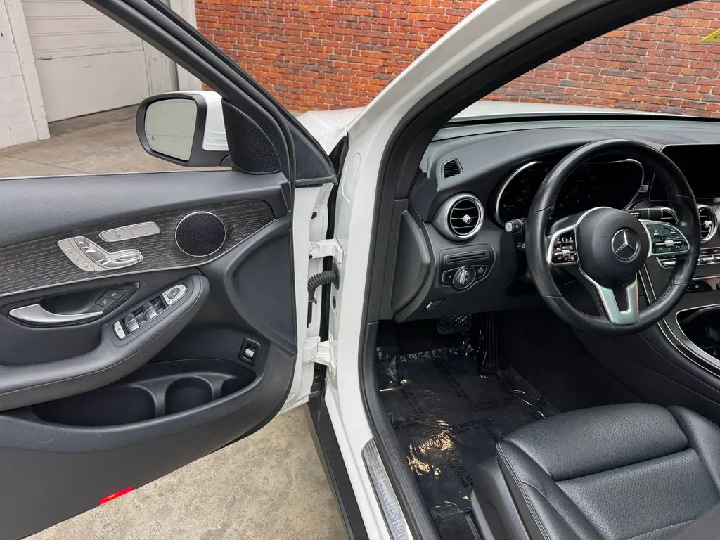 Used 2022 White Mercedes-Benz GLC 300 image 8