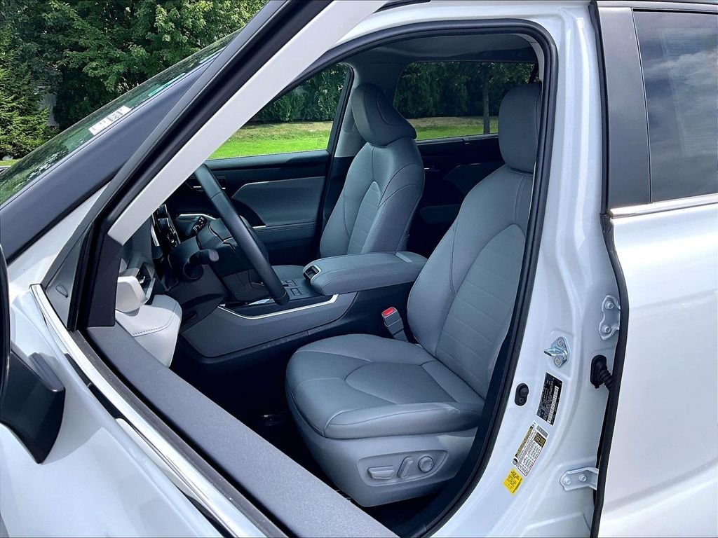 Used 2026 Beige Toyota XLE image 10