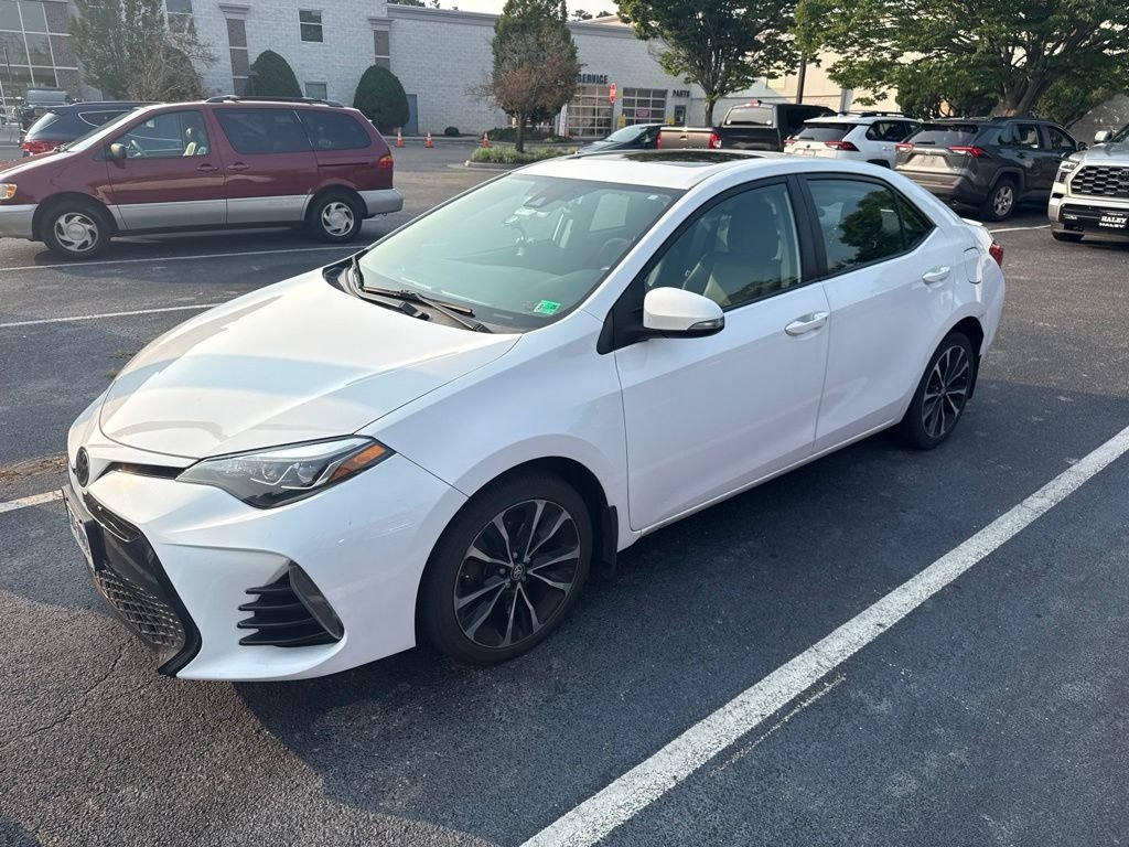 Used 2018 White Toyota SE image 4