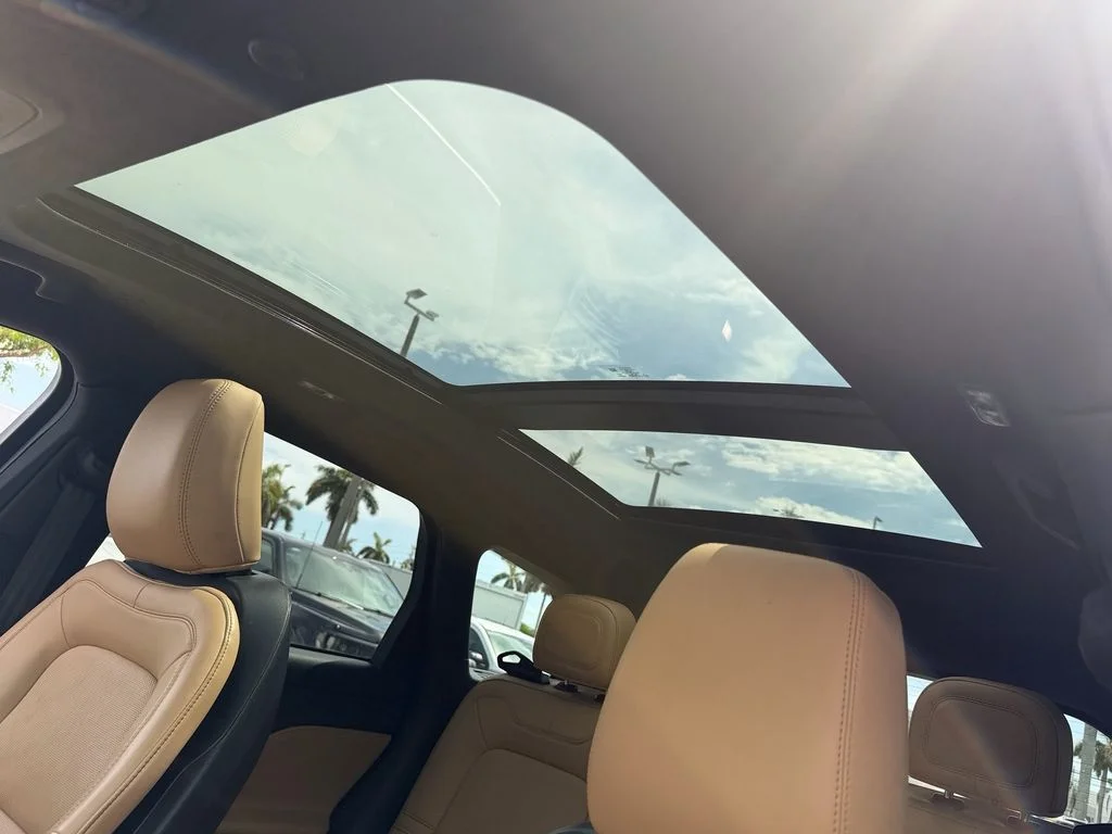 Used 2022 Gray Lincoln Reserve image 22