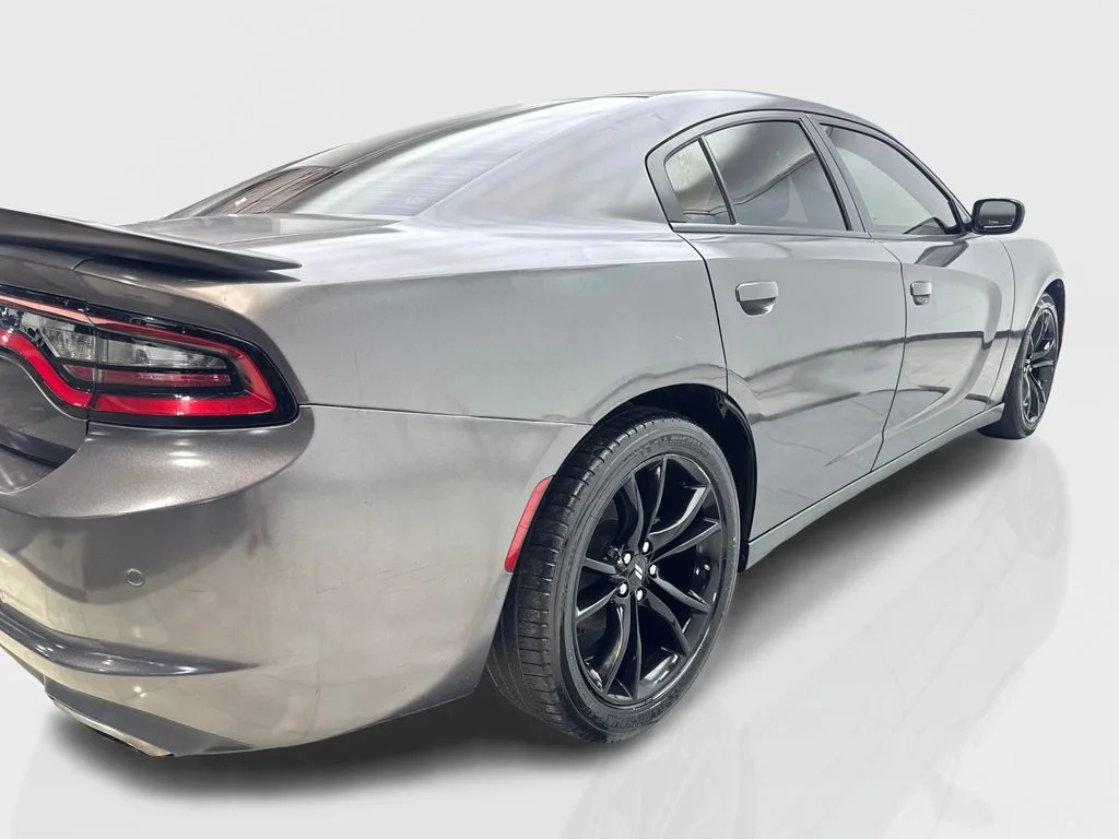 Used 2018 Gray Dodge SXT image 13