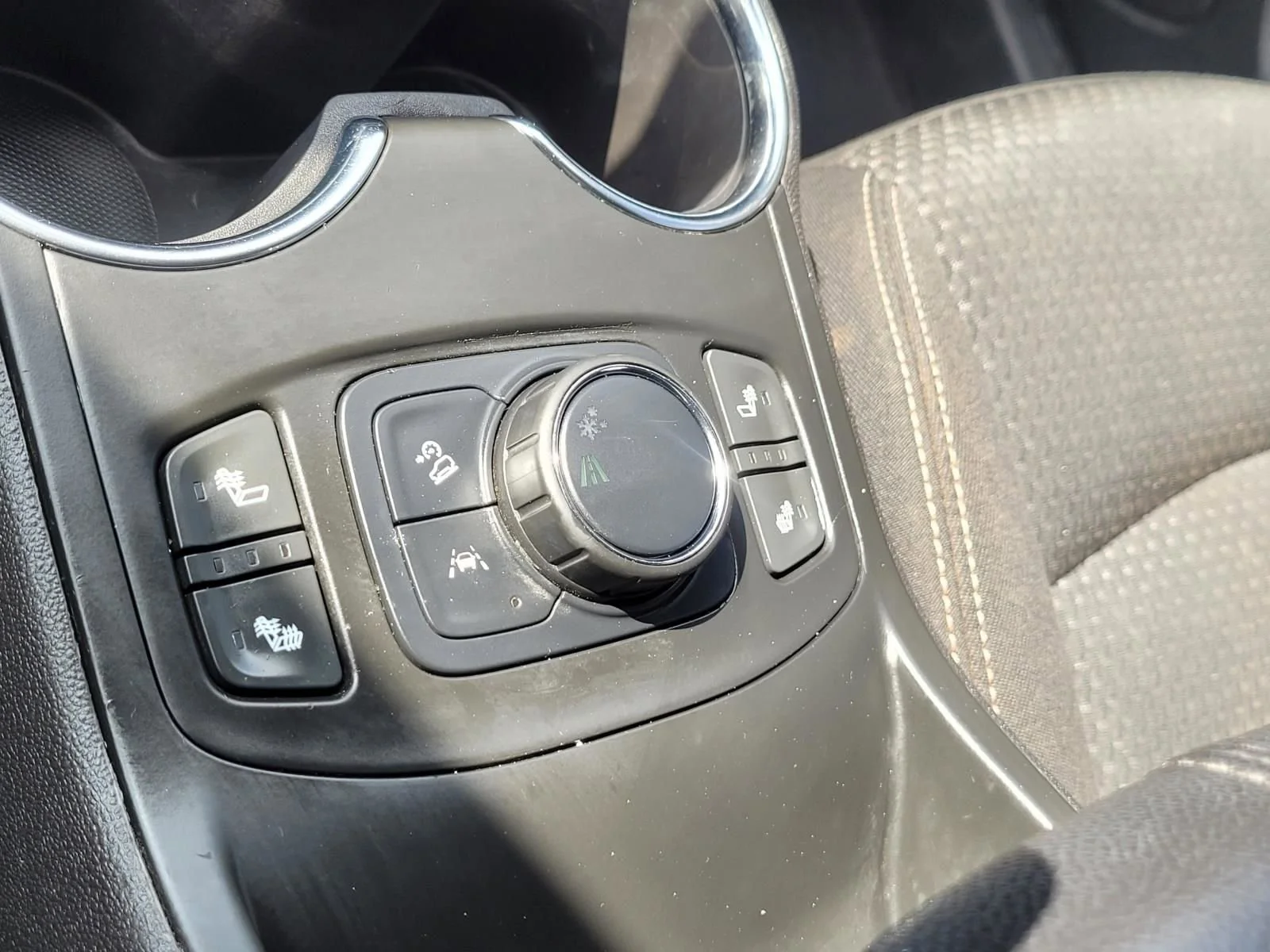 Used 2022 Summit White GMC SLE image 29