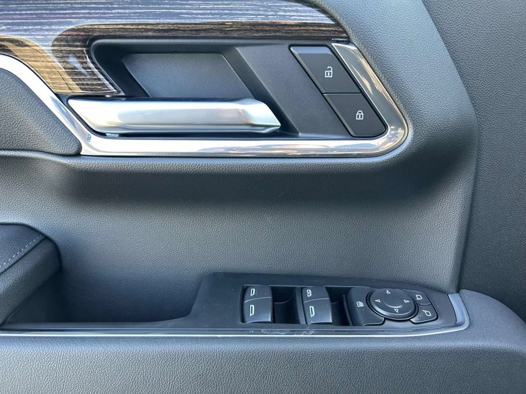 New 2026 Onyx Black GMC Elevation image 15