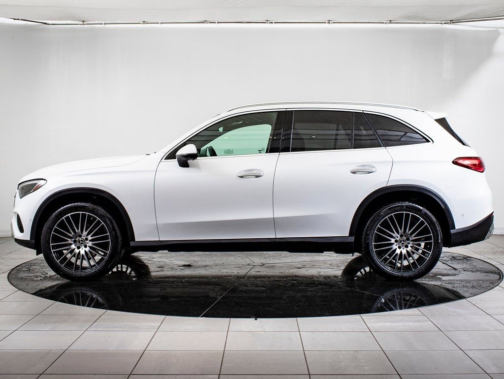 New 2026 MANUFAKTUR Moonlight White Metallic Mercedes-Benz GLC 300 image 12