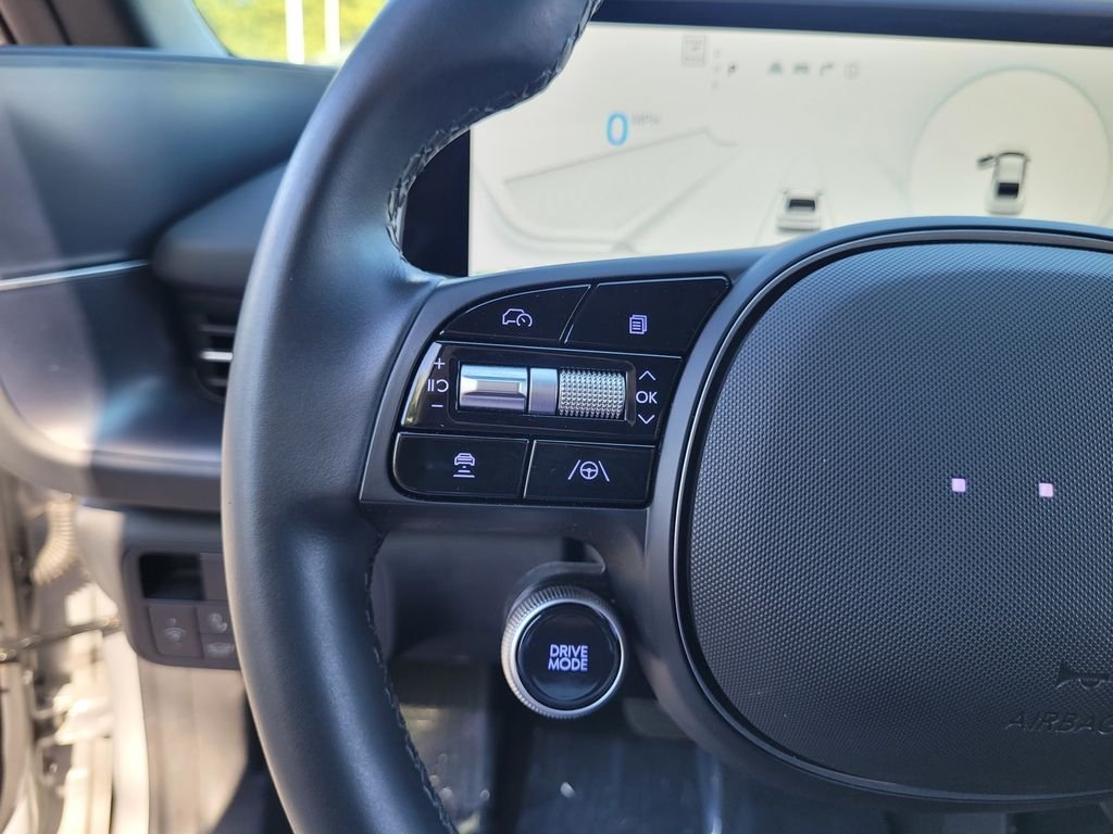 Used 2024 Silver Hyundai SE image 22