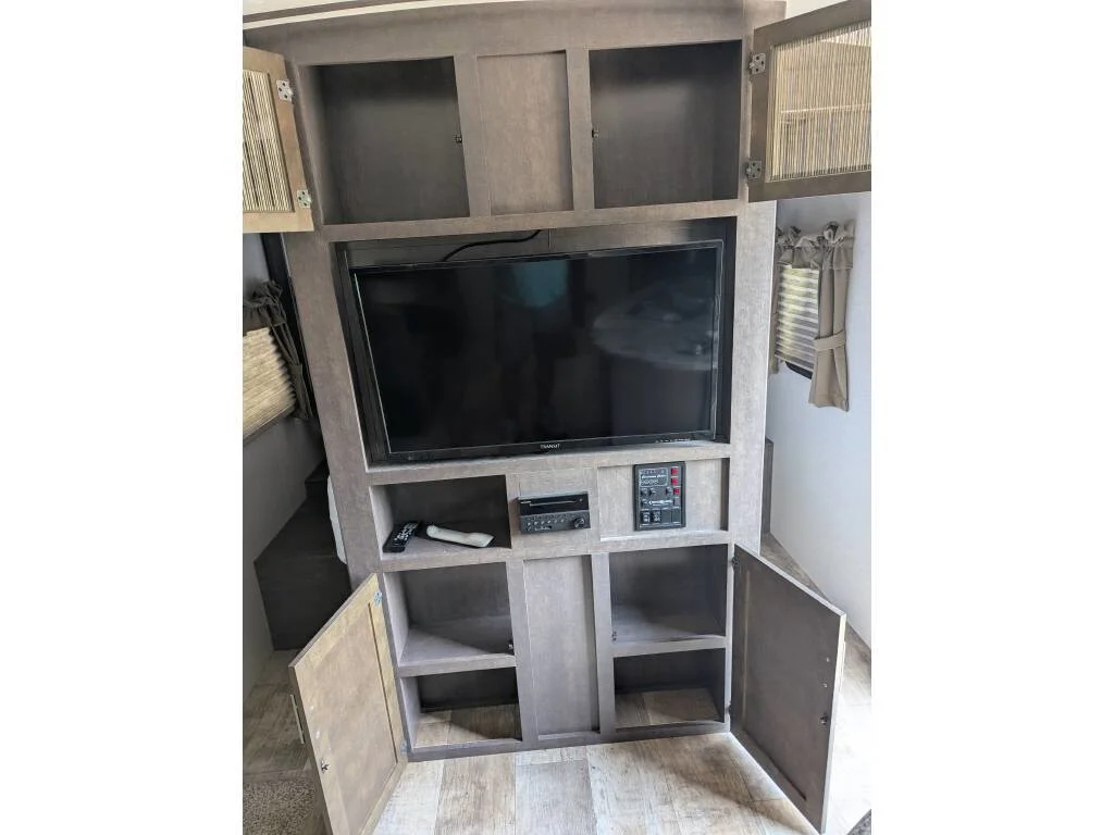 Used 2018  Cross Roads 254RB image 30