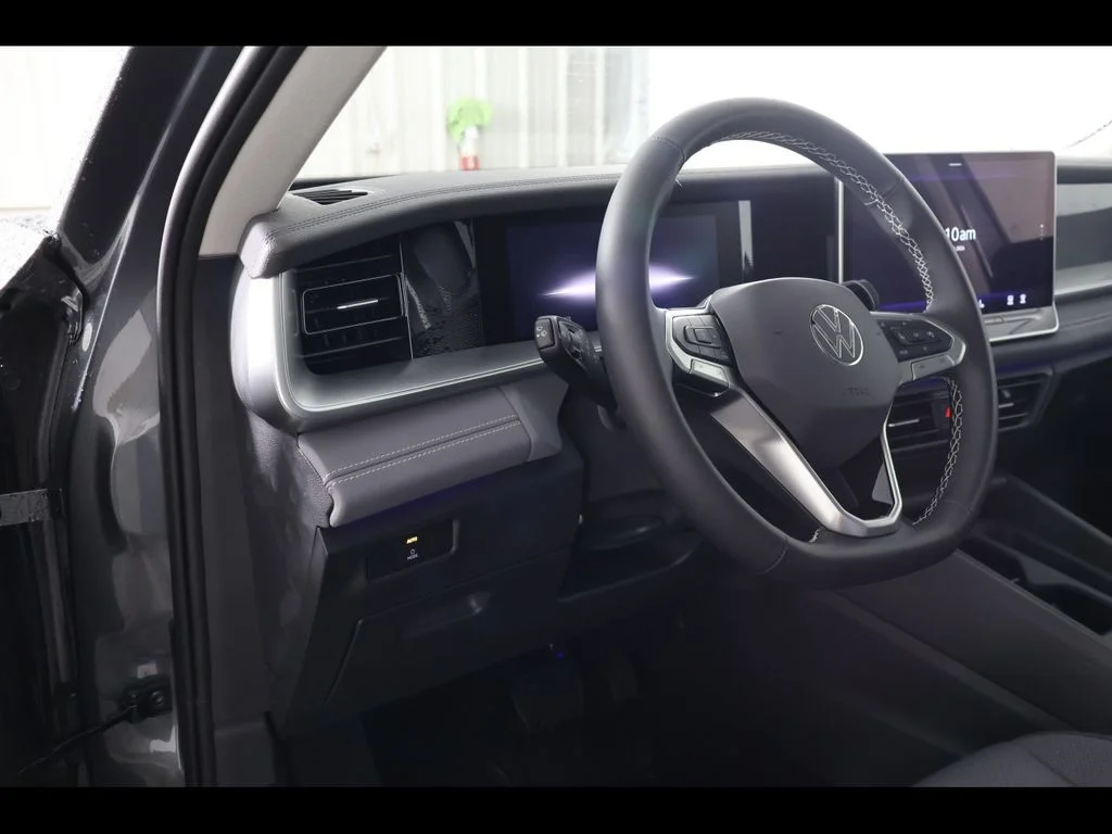 2026 Volkswagen Tiguan SE - Photo 12