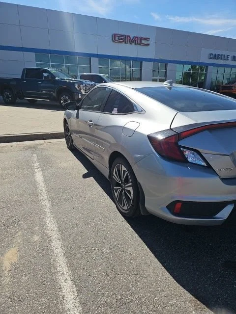 Used 2018 Silver Honda EX-T image 4