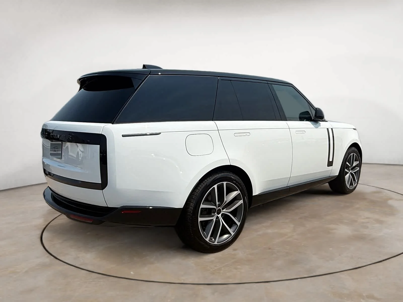 New 2026 Fuji White Land Rover P550e SWB image 5