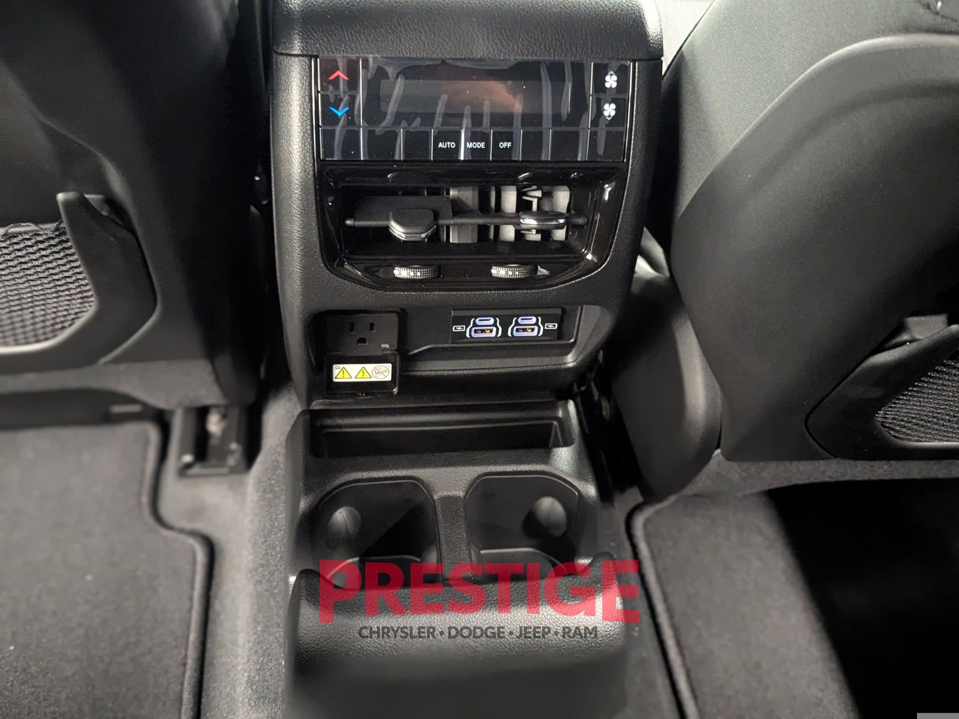 New 2026 Velvet Red Pearl-Coat Exterior Paint Jeep Laredo image 23