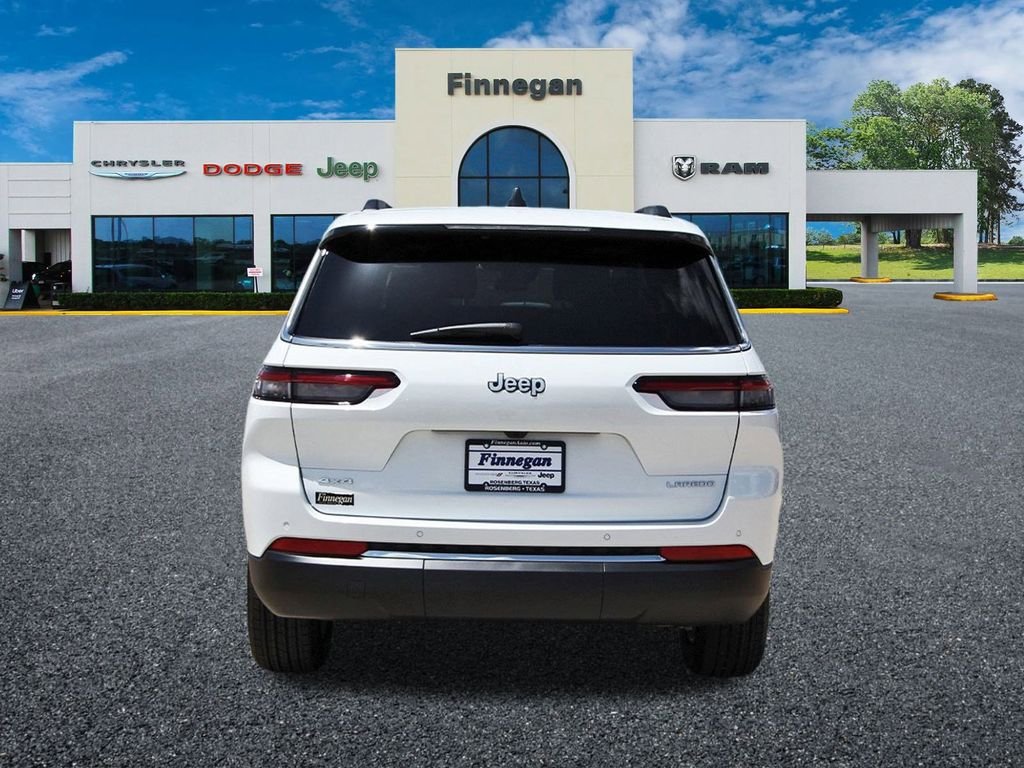 Used 2025 White Jeep Laredo image 5