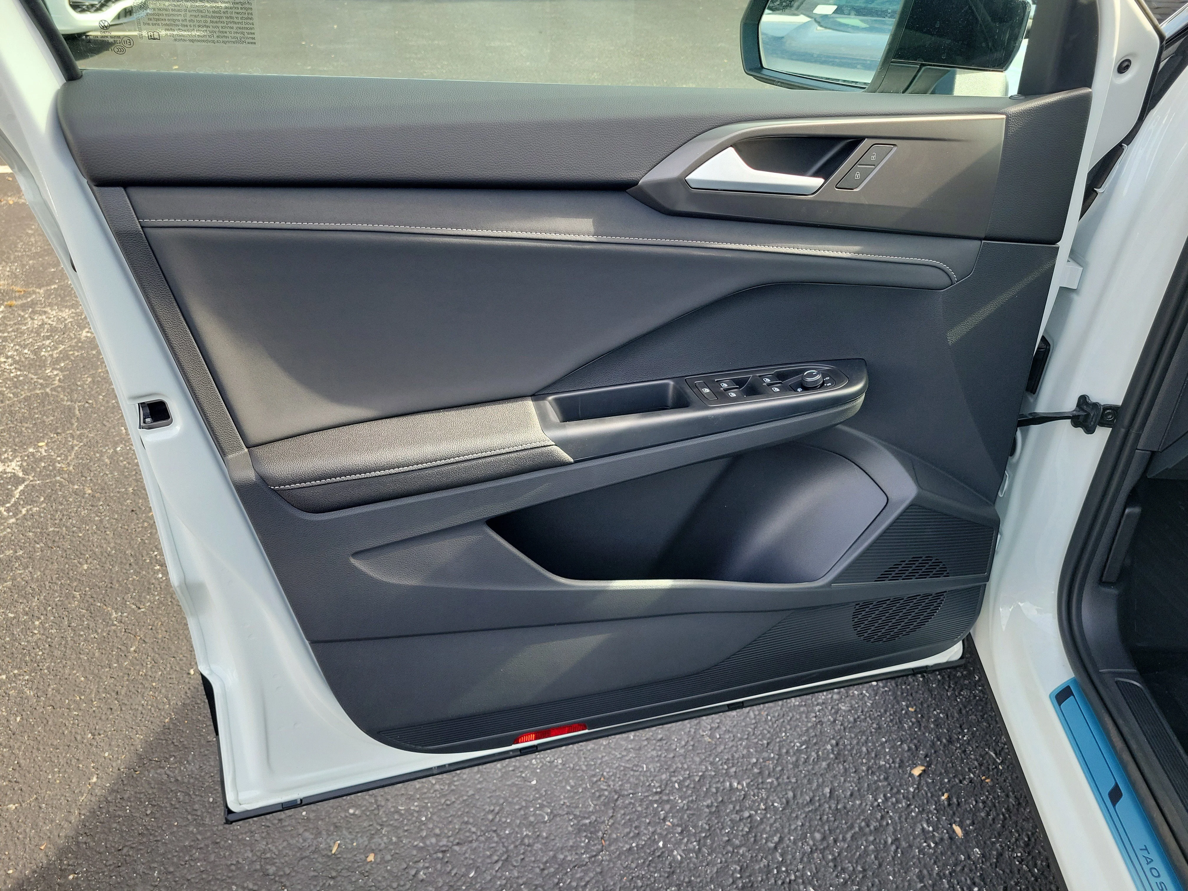 New 2026 White Volkswagen 1.5T SE Black image 15
