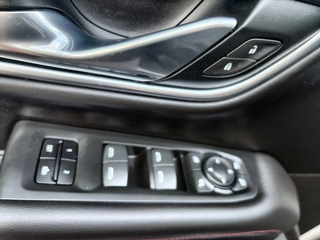 Used 2021 IRIDESCENT PEARL TRICOAT Chevrolet RST image 24